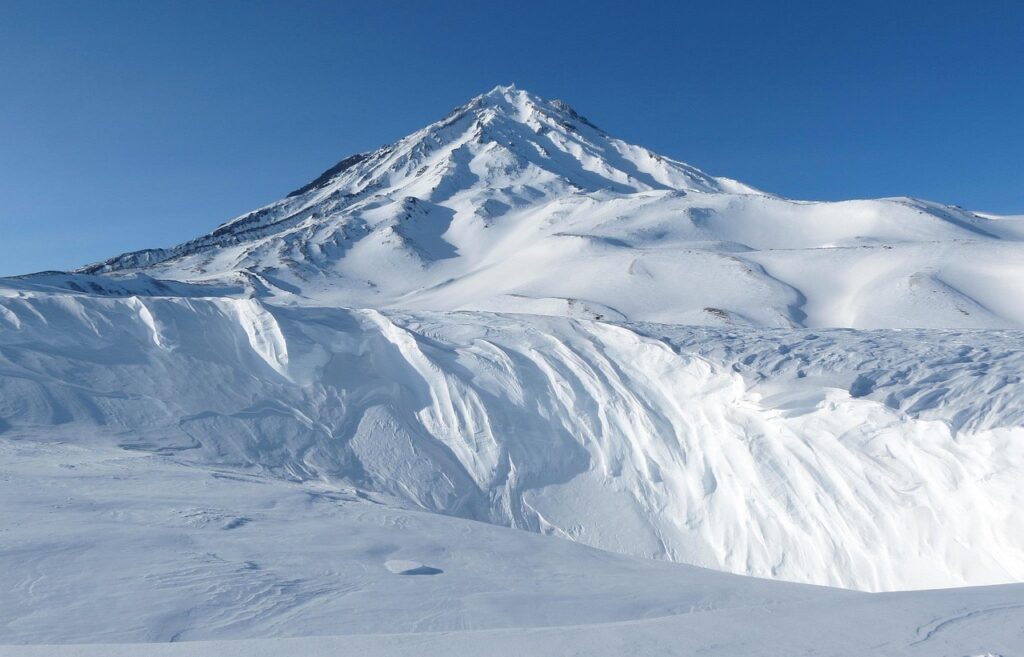 初めての雪遊びに必要な持ち物は子どもにとって何ですか？