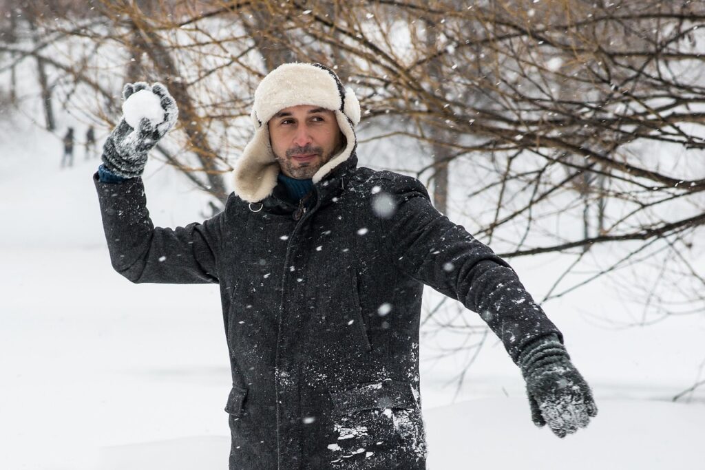 雪遊びを楽しむ子どもに最適なインナーはヒートテックで注意すべき点は？