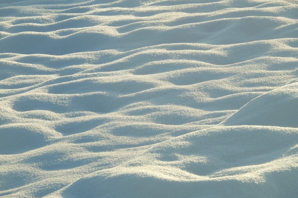 雪遊びを楽しむ子どもに必要な安全グッズは？