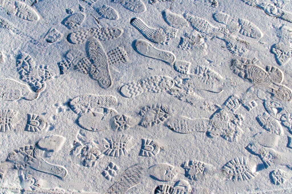 雪遊びで子どもが靴を濡れないための方法は？