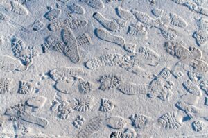 雪遊びで子どもが靴を濡れないための方法は？